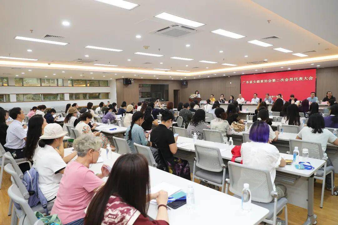 “中国养猫最多的女性画家”孙洪敏连任广东省女画家协会主席