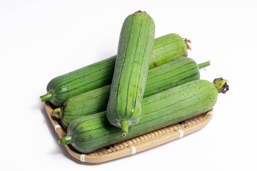 原创            丝瓜大量上市！提醒:3种病患不可多吃，夏天正吃丝瓜时牢记禁忌！