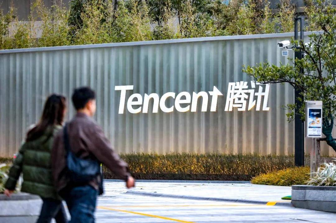 腾讯AI，连放两颗信号弹