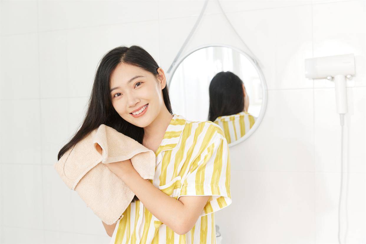 婴儿拒奶、生长放缓 消费者质疑伊利金领冠奶粉