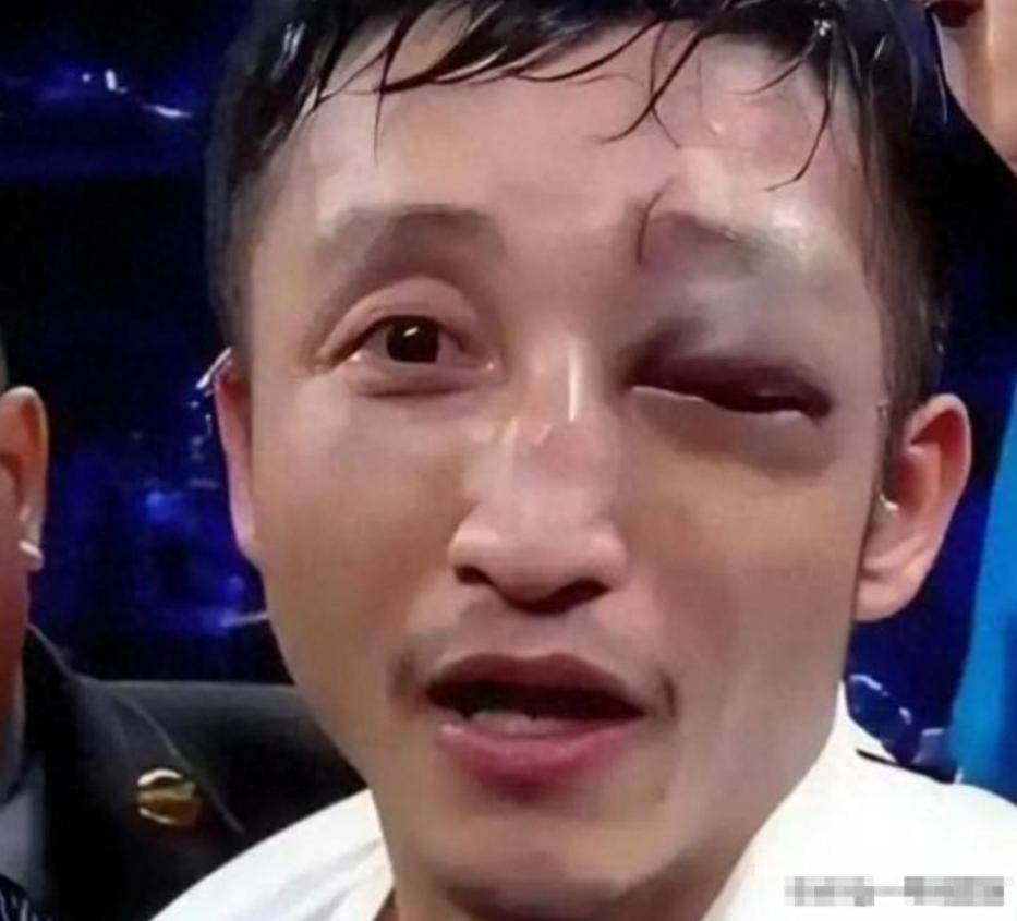 原创            冉莹颖哭穷风波反转！知情人曝破产另有原因，当众和富豪十指相扣