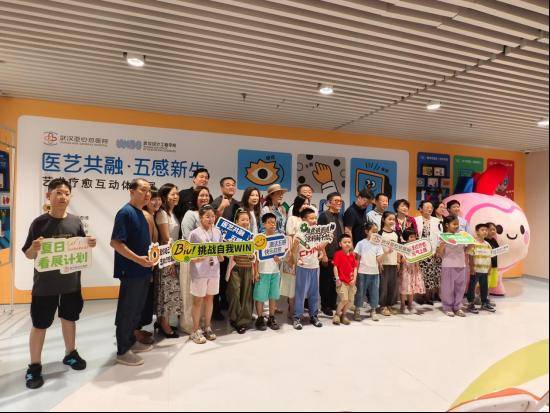 医艺相融焕新就医体验！武汉亚心总医院第四届疗愈艺术展开展，持续至年底