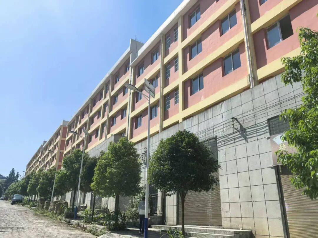 毕节赫章县投资8660万元修建百余套公租房 完工后却闲置8年(图3) 文章配图-1