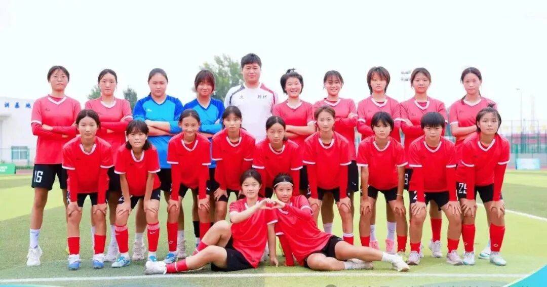 祝贺!洛阳校园女足在“省长杯”比赛夺冠