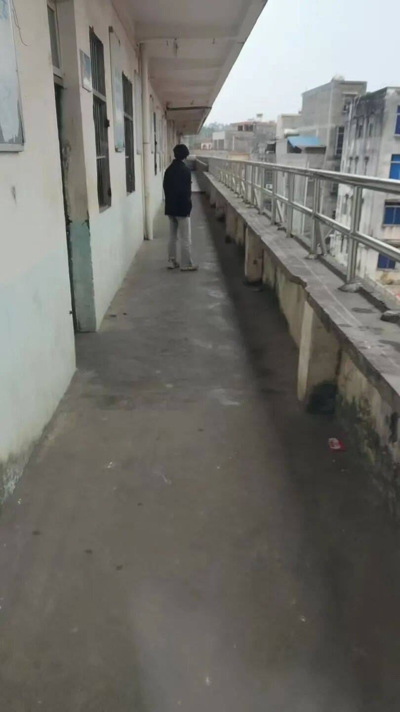 廉江中学男生在校两次遭7名低年级学生殴打 行拘但均未执行(图2) 文章配图-1