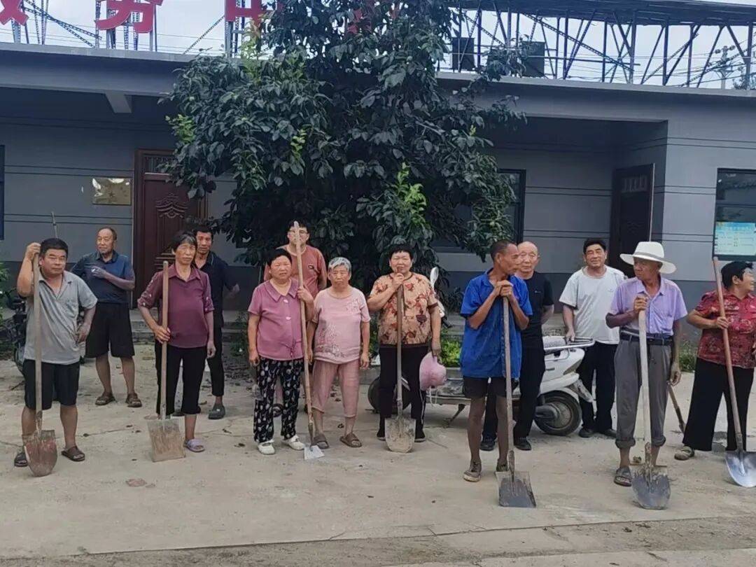 老爷庙乡：干群联动清杂草 同心共建美家园