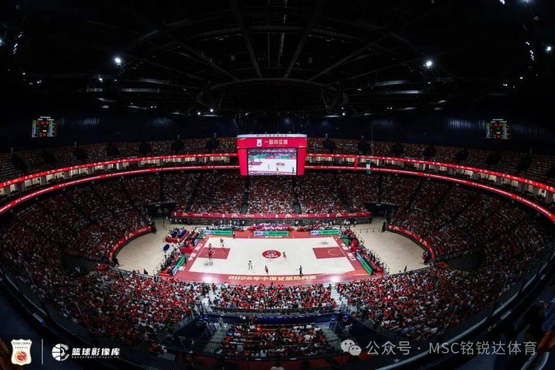 中国女篮热身赛首场胜利！劳模代表现场观赛，精彩对决明晚继续→