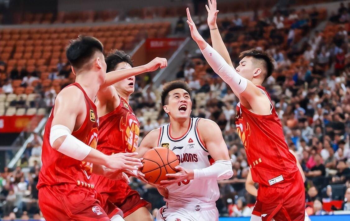 广东宏远内线告急，同城小弟广州龙狮却截胡签下NBA悍将，朱芳雨悄然退居幕后？