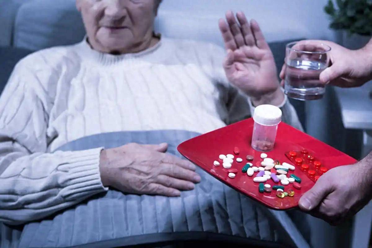 原创            氨氯地平能不能长期吃？忠告：年过65岁服用氨氯地平，牢记4点