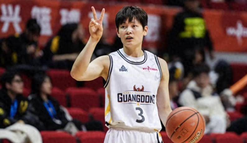 59‑73惨败遭淘汰！女篮劲旅爆冷不敌倒数第3，杨力维6投1中送出4次失误