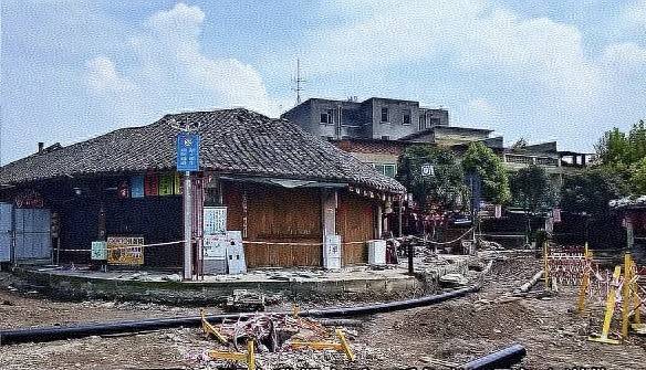 彭镇百年老茶馆周边道路升级改造 预计9月底完工