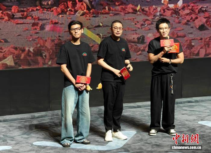 文牧野解读《欢迎来龙餐馆》：以烟火美食映照战争与和平