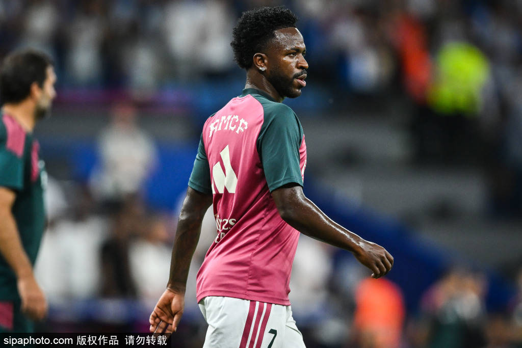皇家马德里4-0大胜马拉加：维尼修斯、姆巴佩与贝林厄姆的精彩表现