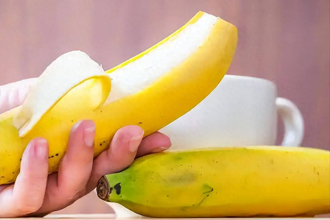 原创            香蕉是肝病的“催化剂”？医生苦劝：想要肝脏健康，少吃这4物
