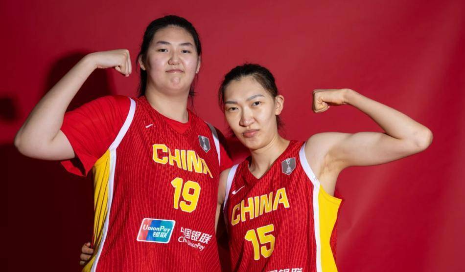 女篮世界杯人气TOP10出炉！张子宇韩旭稳居前二，美国女篮5人入围榜单