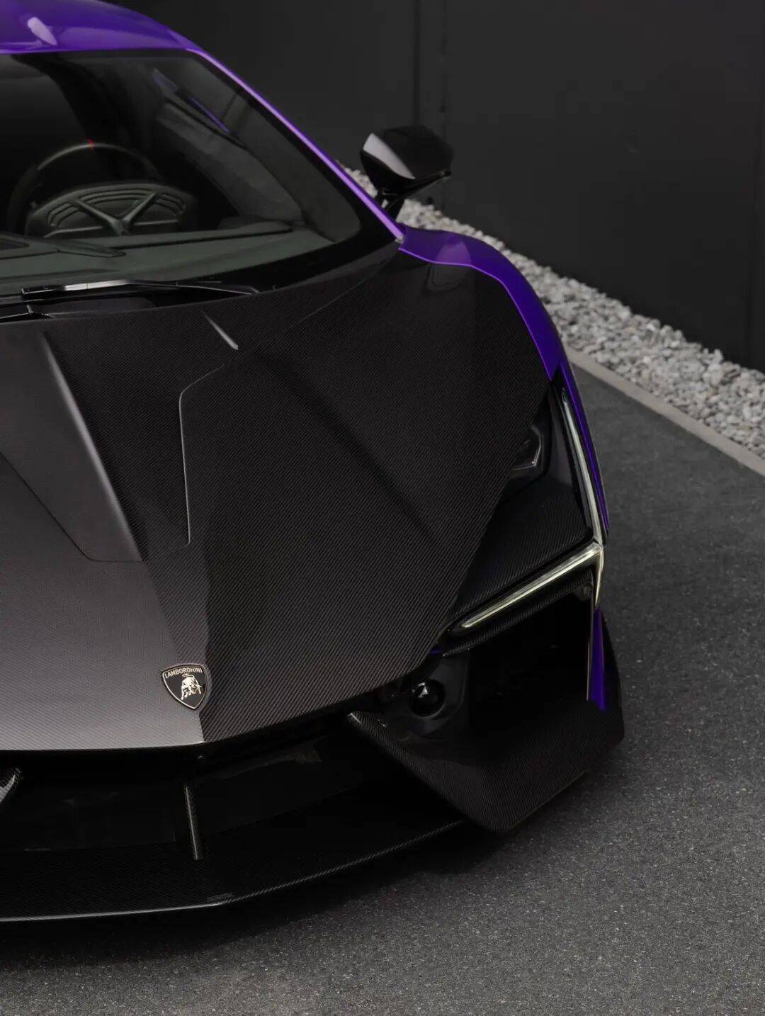 【紫电狂牛】当1001匹V12混动超跑遇上Novitec：这台紫色Revuelto证明，原厂已经很完美，但改装可以更毒_搜狐汽车_搜狐网