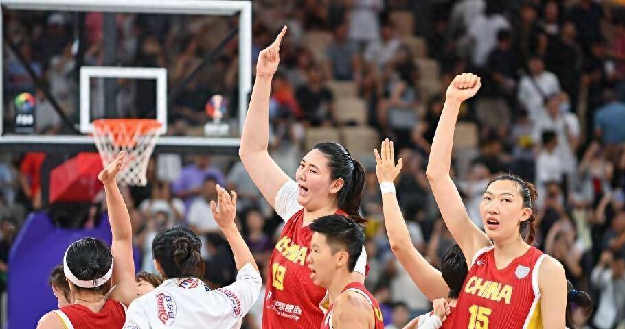 女篮进八强救太多人！郭振明渡过难关，李月汝放下心结，宫鲁鸣纠错自我救赎