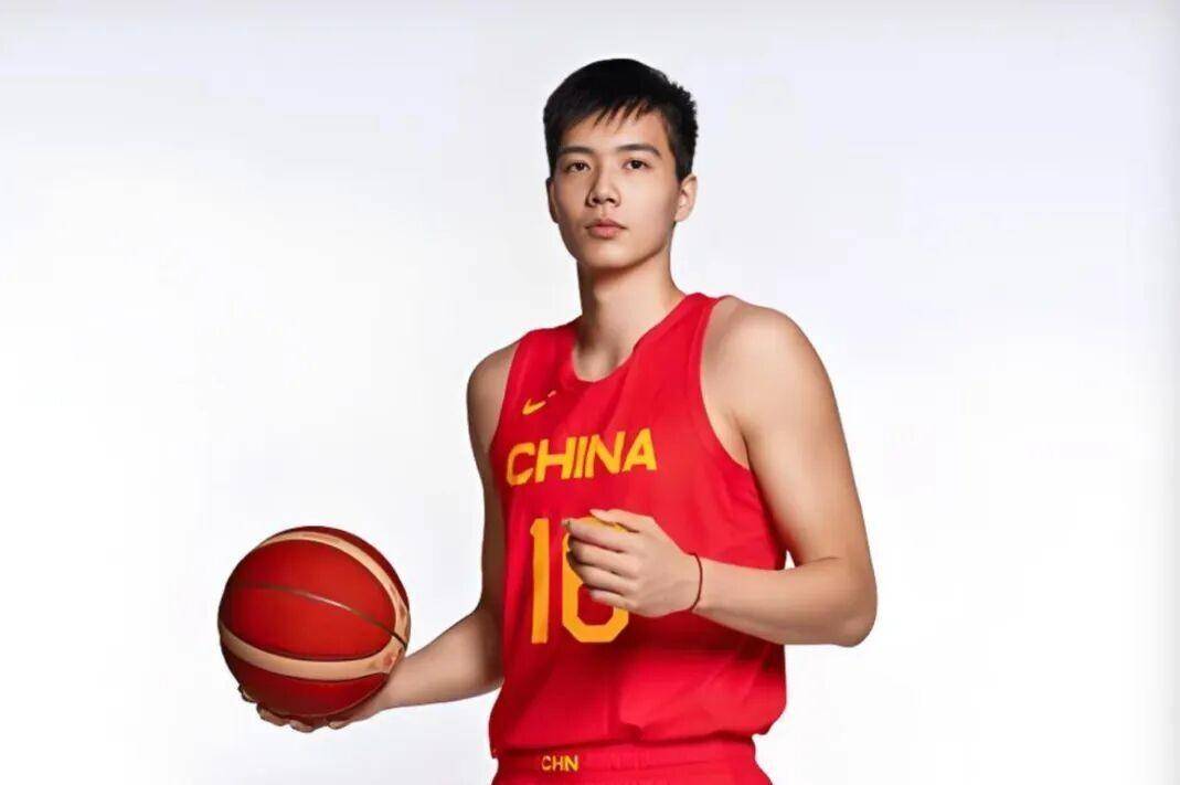 正式官宣！辽篮旧将重新回归CBA，广东宏远迎来好消息，女篮世界杯奖金出炉