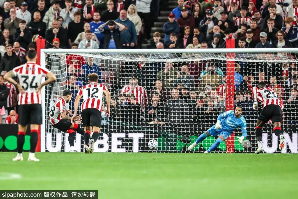 阿森纳2-0胜桑德兰四连胜领跑英超