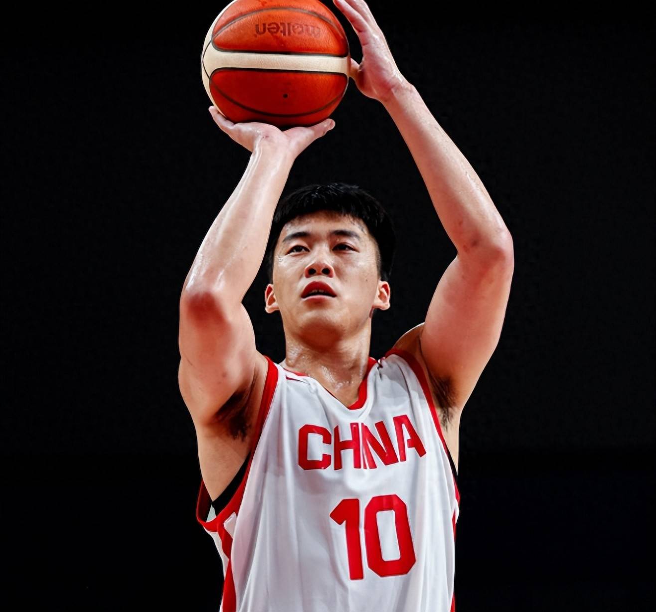 中国男篮半场领先菲律宾36分 王俊杰14+7胡金秋5中5胡明轩11分