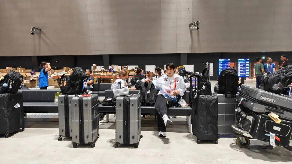 多国亚运代表队被困日本机场，包括中国羽毛球队、体操队等