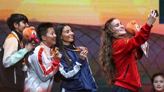成为亚运会中国代表团旗手，上海拳击女将吴愉迎来全新身份