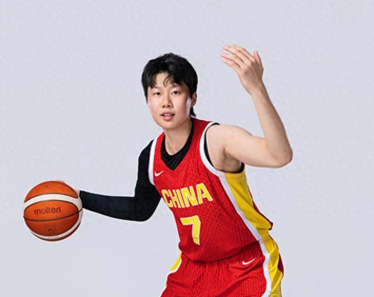 临阵大变！中国女篮名单调整，李缘遗憾缺席，21岁小将火线驰援