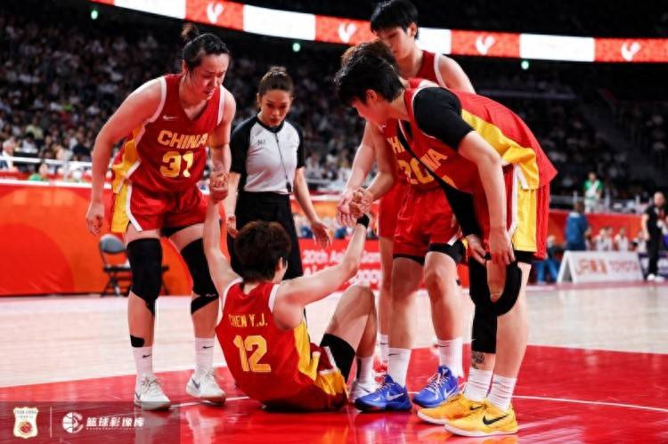 中国女篮狂胜泰国队65分,杨舒予21+7+5,一名年轻球员成为奇兵