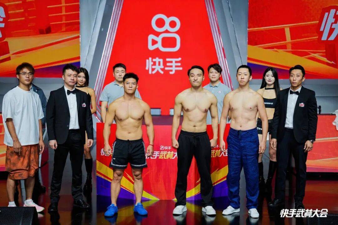 今晚8点！赵鸿刚车轮战千万网红“组合”，泽旺迎来职业拳击首秀！