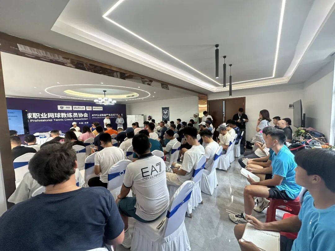 巴拉吉/埃文·金 vs 罗约尔/瓦恩加