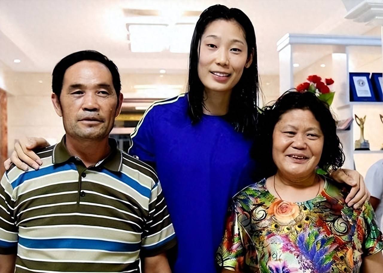 年薪168万欧的朱婷拒嫁豪门,父亲选普通小伙,才是真正人间清醒