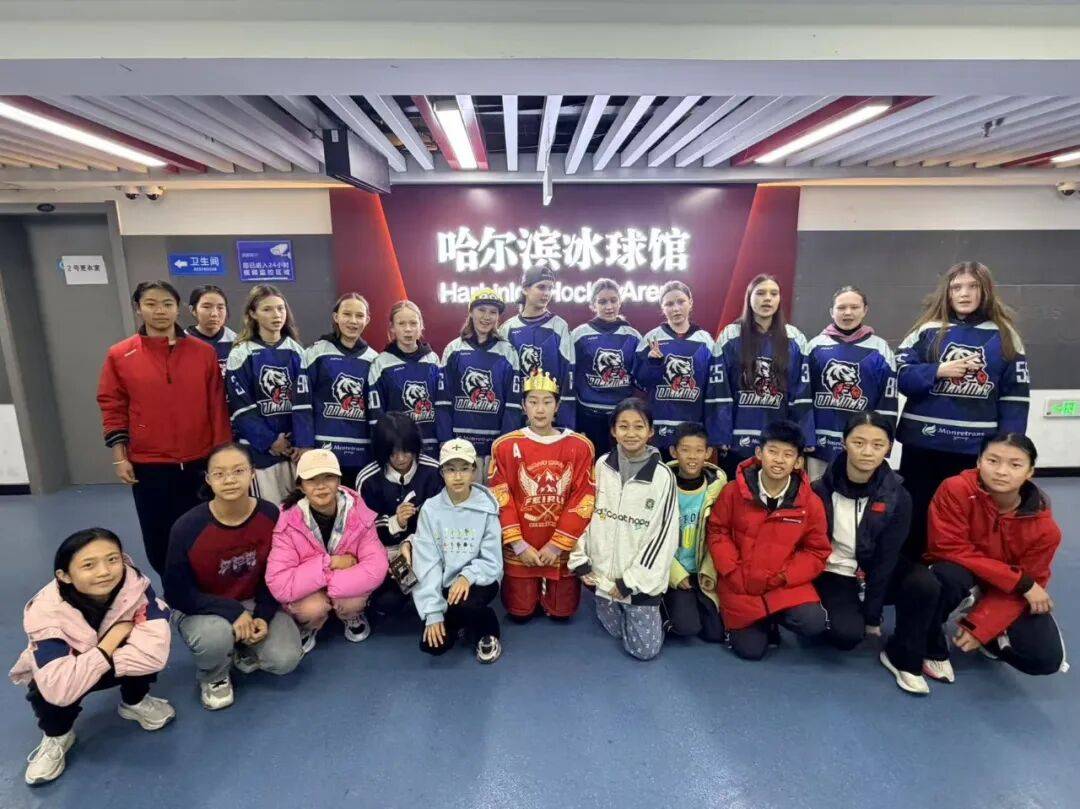 冰球馆内，小小生日Party见证中俄少年情谊