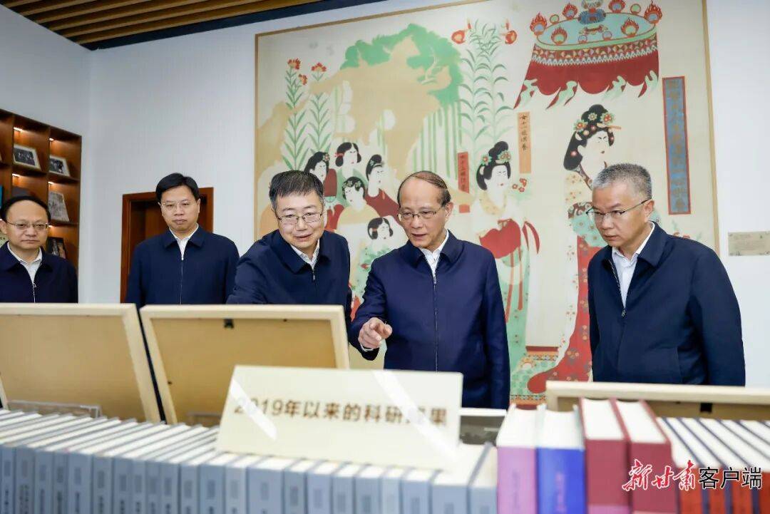 甘肃省委书记看望樊锦诗，叮嘱有关方面用心用情照顾好樊锦诗的生活