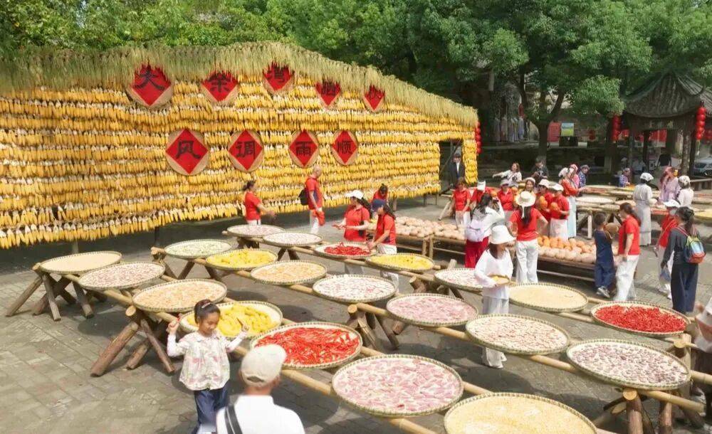 武汉国庆烟花秀太火了！登央视新闻联播，长江夜景打卡绝了(图2)