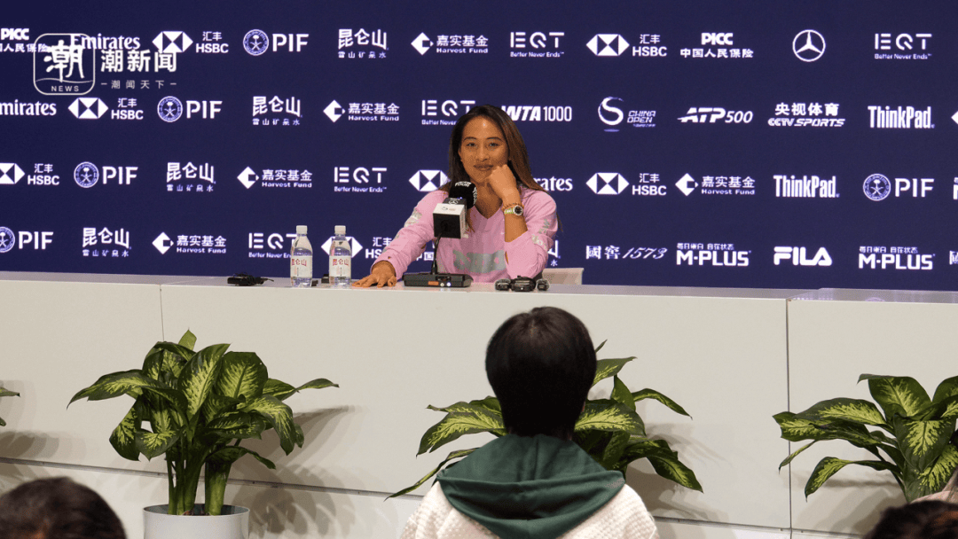 郑钦文24岁首场首胜，赛后回应：没想到这次低谷的持续时间会那么长，属于自己的时刻总会回来的