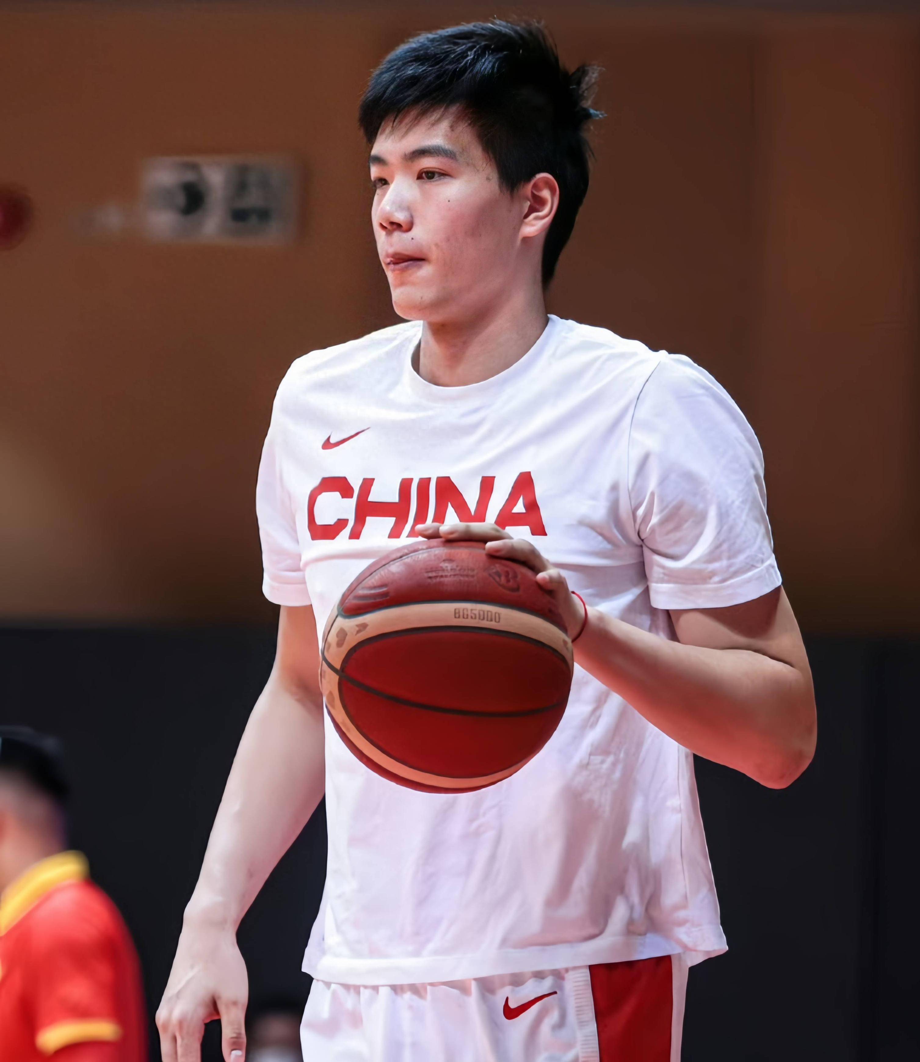 错怪杜锋？焦泊乔接连丢篮板，暂停时段遭广东新任主帅当众指责