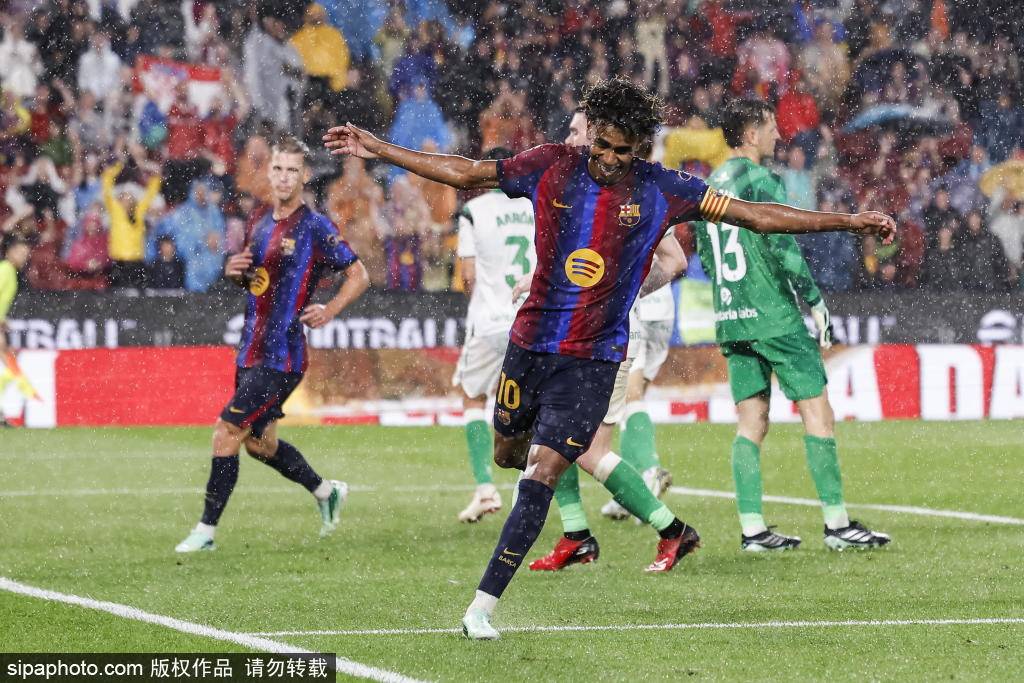 巴萨逆转加拉塔萨雷：从1-0落后到4-1大胜的战术与精神之旅