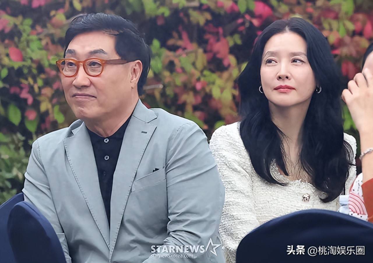 《大长今》李英爱携75岁老公亮相，富豪老公...