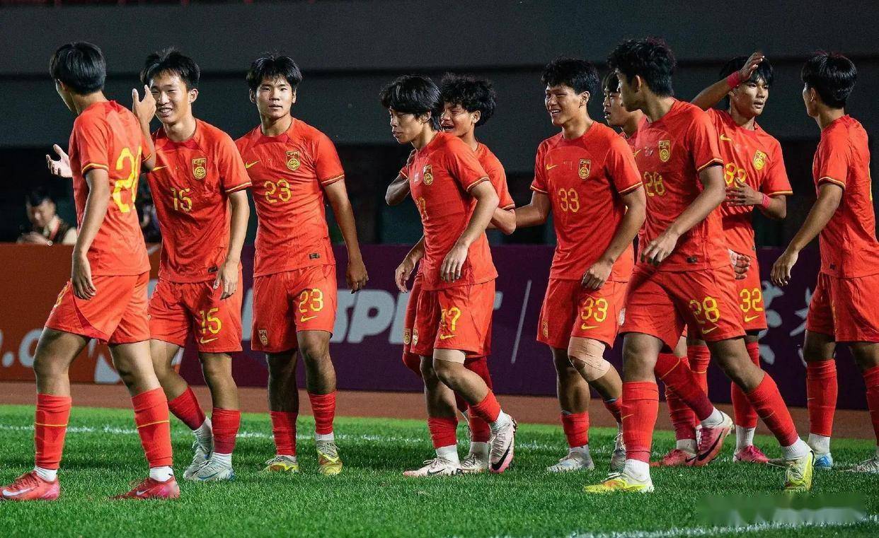 2-0轻松碾压卡塔尔！U16国足全场降维打击，胜利背后球迷呼唤换帅
