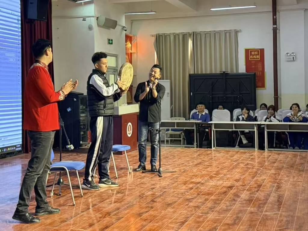 上海民乐团巡演喀什,丝路国风文化惠民进基层(图6) 上海民乐团巡演喀什,丝路国风文化惠民进基层(图6)