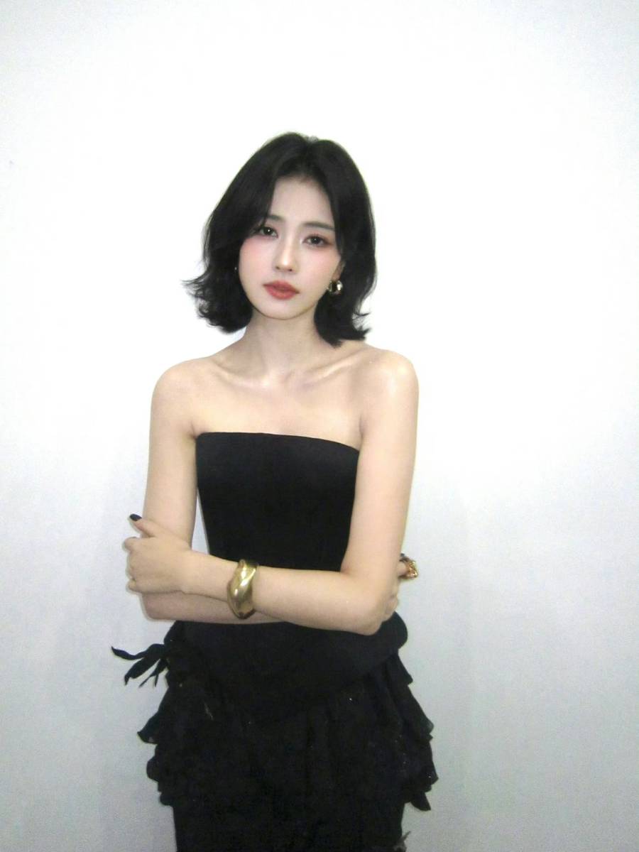白鹿分享八月日常plog 撸猫遛狗松弛又治愈