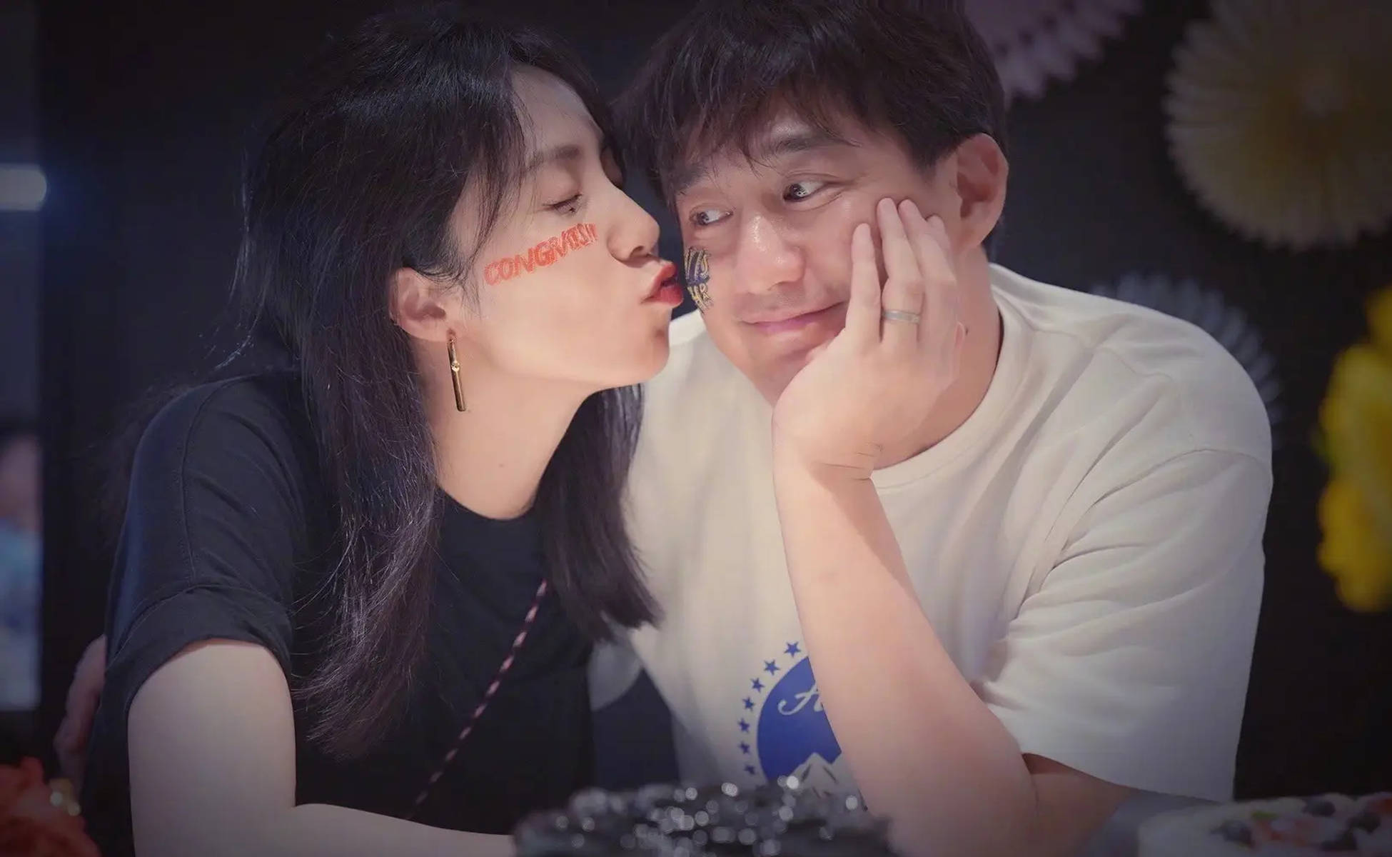 黄磊孙莉二女儿近照曝光！眼睛旁边两颗泪痣好独特