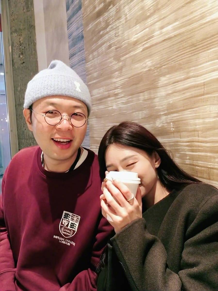 沈梦辰晒合照卡点为杜海涛庆生 两人比心超有爱