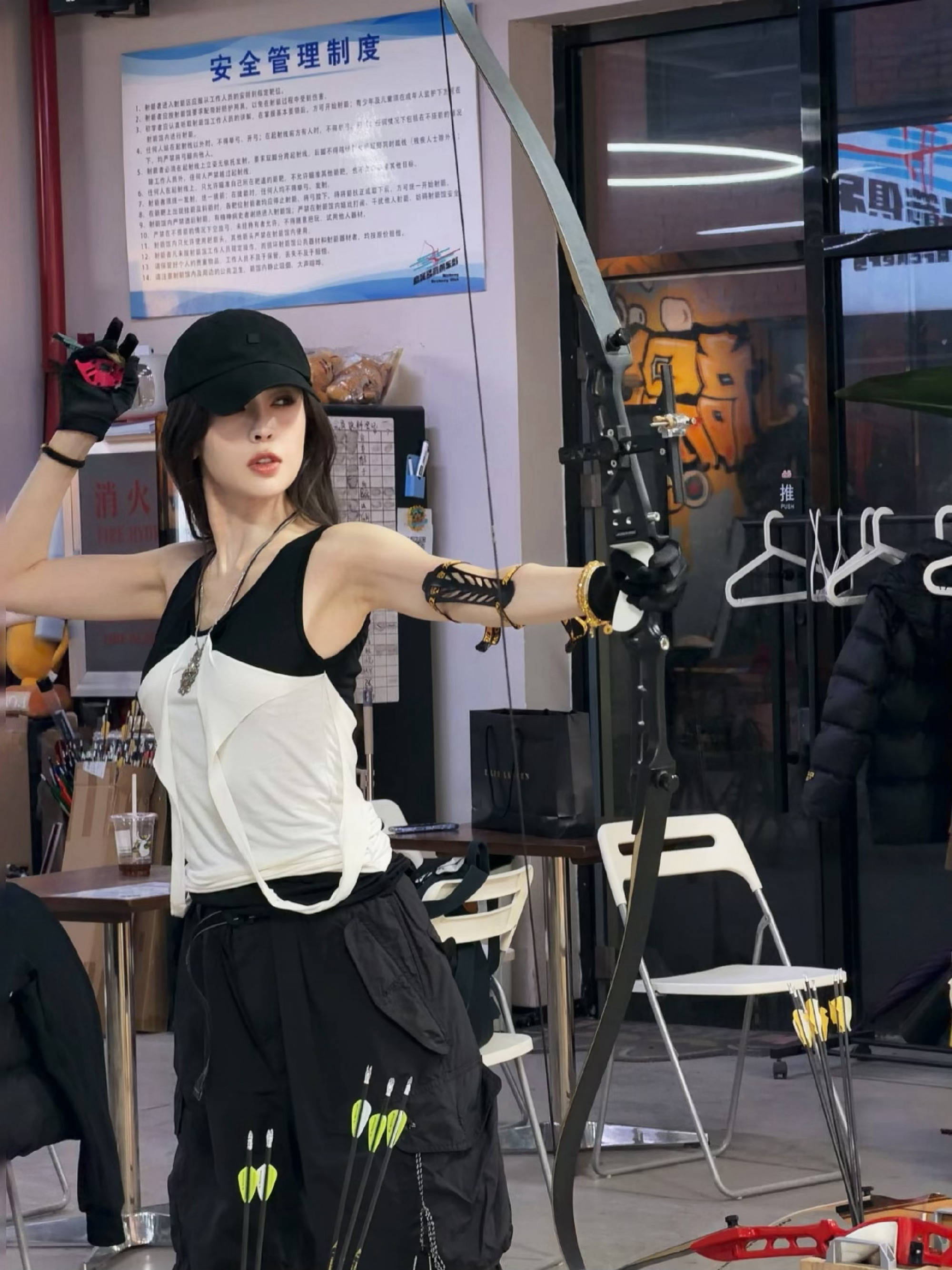 古力娜扎化身好意思女弓箭手太养眼！身姿挺拔气质在线